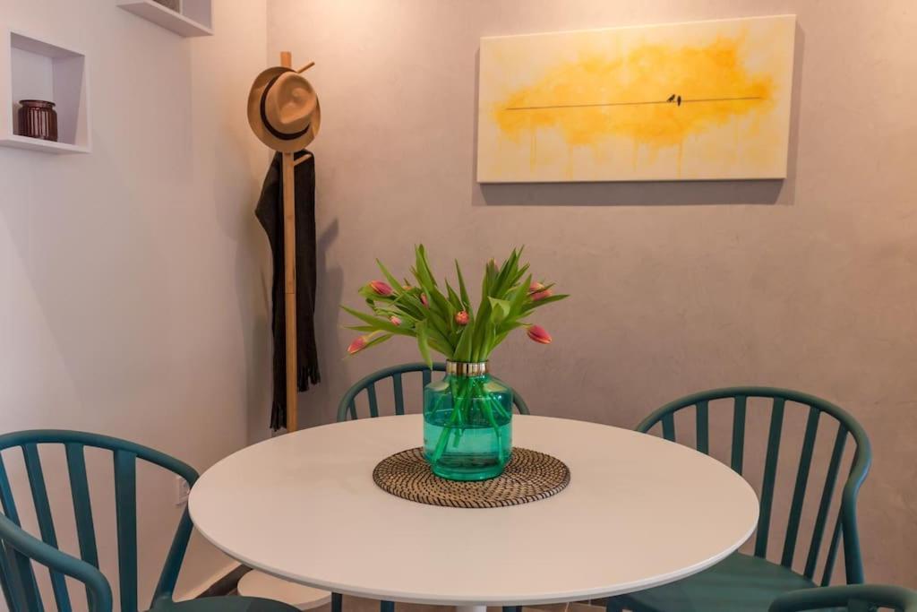 Apartment Deluxe Urban 2br By Nat. Archaelogical Museum