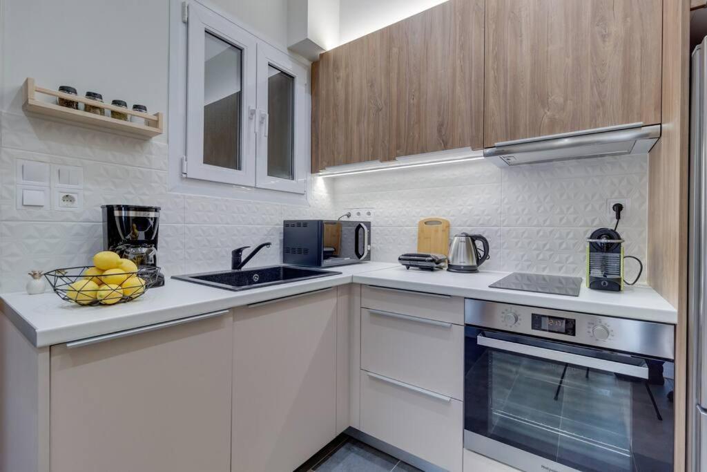 Apartment Deluxe Urban 2br By Nat. Archaelogical Museum